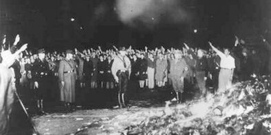 nazis_brulent_livres